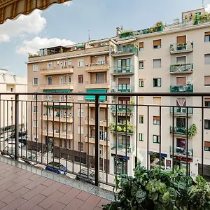 https://cosy-studio-with-balcony-private-garage.it-lombardy.com